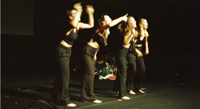 Coses a fer perquè m'escoltin: despullar-me, morir