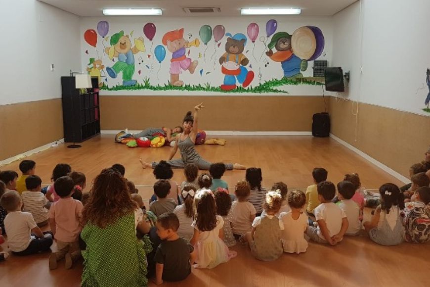 NaNa, una canción de cuna diferente NaNa, una canción de cuna diferente