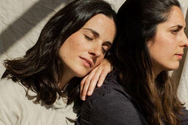 FINS QUE ACABI DE PLOURE FINS QUE ACABI DE PLOURE